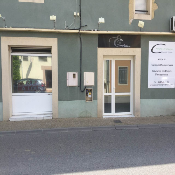 Location Immobilier Professionnel Local commercial Jonquières 84150